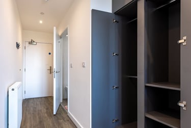 Silver Skyline En Suite - Image 3